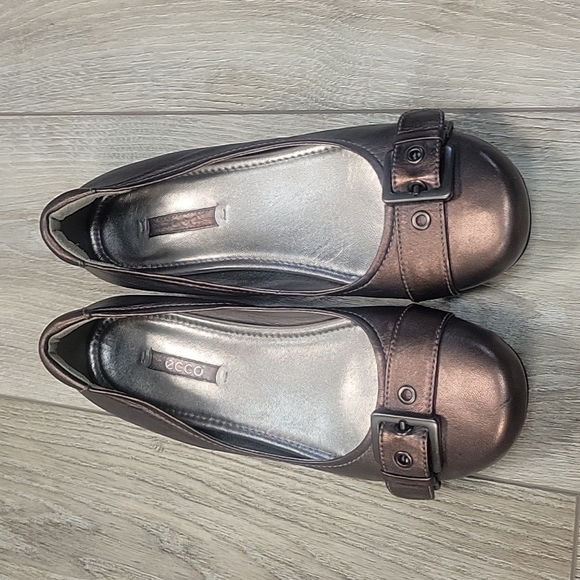 Ecco Brown Metallic Ballet Flats with Buckle Detail Size 37 (6/6 1/2) - Picture 4 of 6